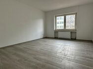 Moderne, renovierte 2,5 Zimmer-Wohnung (ca. 73 m²) im 2. OG mit Balkon mitten in der City - Kamp-Lintfort