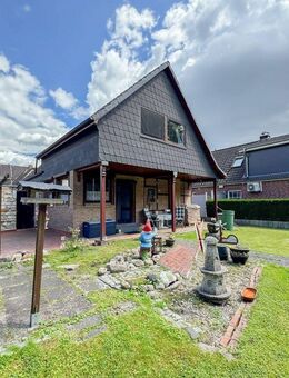 Einfamilienhaus mit 2 Garagen und Garten (Erbbaurecht) - Hamburg