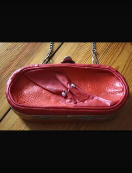Hippie Party Echtleder Metall Clutch Metallkette silbern Piercing Tasche Abendtasche rot kleine Ledertasche Silberkette - Neuenhagen (Berlin)