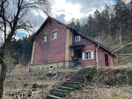 Ehemaliges Bahnwärterhäuschen am Elbradweg mit Blick in die Sächsische Schweiz - Reinhardtsdorf-Schöna