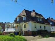 Großzügiges Wohnhaus mit ebenem Grundstück in Bad Laasphe-Feudingen sucht neue Bewohner - Bad Laasphe