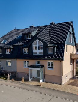 Für Familien, Generationen oder Vermietung - DHH mit zwei Wohneinheiten - Sankt Georgen (Schwarzwald)