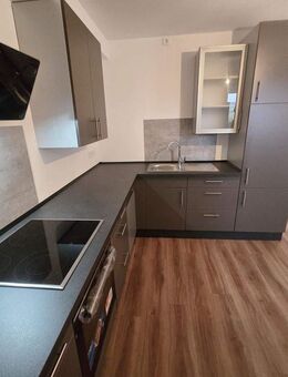 Neubau-Wohnung mit toller Einbauküche und großer sonniger Terrasse in Kolitzheim ! - Kolitzheim