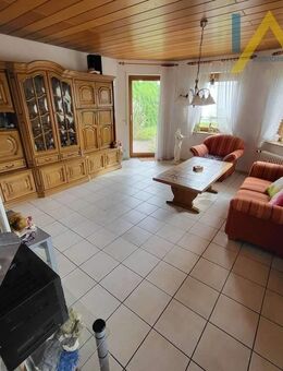 Attraktive 4-Zimmer-Erdgeschosswohnung mit kleinem Garten, zwei Terrassen - Hildrizhausen