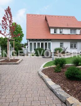 Stilvolles Einfamilienhaus mit viel Charme und traumhaftem Garten in begehrter Lage von Schwebheim - Schwebheim