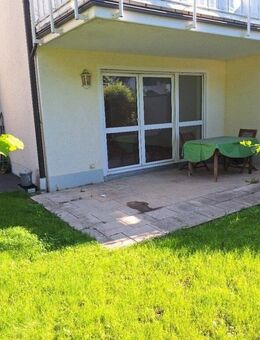 Brück Immobilien - Wunderschöne 3 Zi.-Gartenwohnung mit verbundenem Hobbyraum + 2 Bäder - München