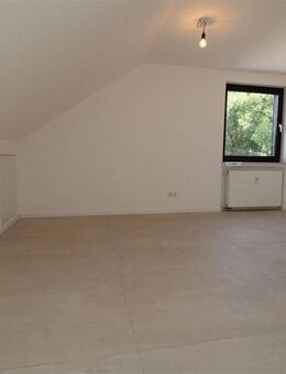 Individuelle und sonnendurchflutete schicke 2-Zimmer Dachgeschosswohnung in Schauenburg-Elgershausen - Schauenburg