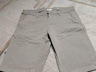 Modische Herren Chino Shorts - Braunschweig