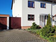 Gepflegte Doppelhaushälfte mit großem sonnigem Grundstück in beliebter, ruhiger Wohngegend von Biberach - Biberach (Riß)