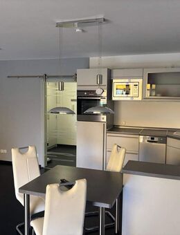 1-Zimmer-Erdgeschosswohnung mit Balkon + EBK in Stollberg/Erzgeb. - Stollberg (Erzgebirge)