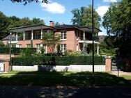 Exklusive Villa mit 8 Zimmer und einem Schwimmteich im ruhigen und grünen Stadtteil Ohlstedt - Hamburg