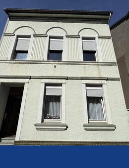 Großflächiges 2-Familienhaus in guter Lage mit viel Potenzial ! - Mönchengladbach