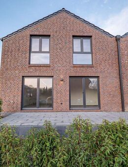 Exklusive Doppelhaushälfte in zentraler aber naturnaher Lage! - Stade (Hansestadt)