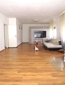 Mehrgenerationenhaus, Terrasse, Balkon, Garten, Garage. - Merzalben