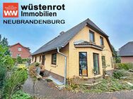 GROSSE HAUSHÄLFTE MIT VERBLENDER + SOLARTHERMIE + EINBAUKÜCHE + KAMIN + VOLLKELLER + FERIENWOHNUNG - Waren (Müritz)