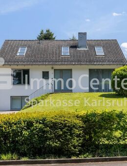 Wohnen direkt am Waldrand! Großes Einfamilienhaus mit Garage und Garten in Waldbronn - Waldbronn