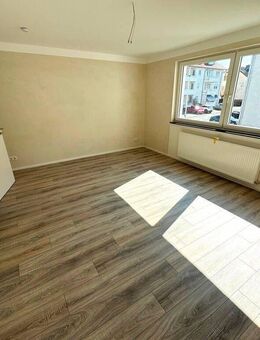 Ideal für den Single: Ein Zimmer, große Küche, Bad - Klingenberg (Main)