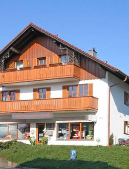 Modernisierte, lichtdurchflutete 3-Zi-Whg. mit Süd- u. Ostbalkon inkl. Freiluftstellpl. in zentraler Lage von Inning a. A. - Inning (Ammersee)