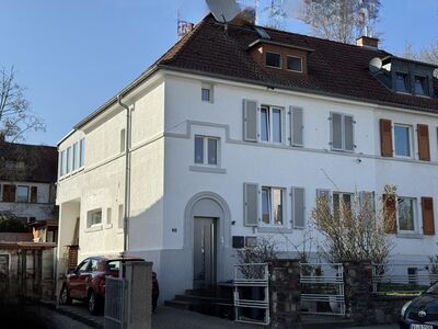 Schierstein Modernes Zweifamilienhaus mit Garten und Outdoor-Pool