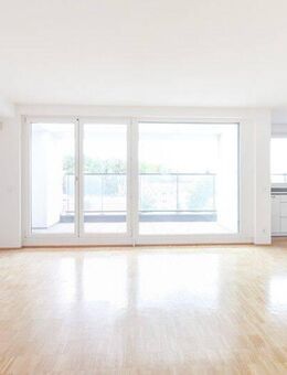 Lichtdurchfluteter Wohntraum auf 2 Ebenen mit Balkon, Design-Bad und moderner Einbauküche - Stuttgart