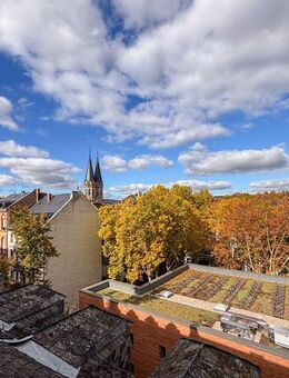 Über den Dächern von Wiesbaden - Stilvoll sanierte 4-Zimmer-Altbauwohnung! Dachmansarde als Zugabe! - Wiesbaden