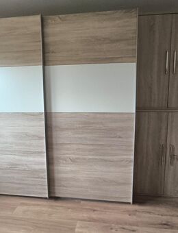 Kleiderschrank mit zwei Kommoden und einem Regal, Stil Eiche Sonoma - Bühl Zentrum
