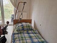 Elektronisches Pflegebett mit Galgen - Geeste