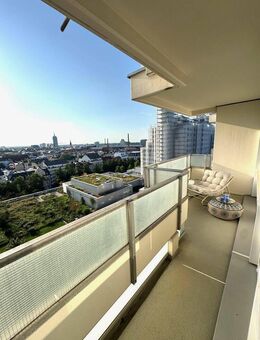 NEU saniertes und möbliertes Apartment im 7. OG - direkt an der Theresienwiese - München