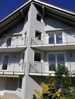Großes Zweifamilienhaus m. Fußbodenhzg. u. 1.400 m2 herrlich angelgetem Grundstück in Aussichtslage! - Deggendorf