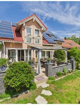 Modernes Einfamilienhaus mit Einliegerwohnung, Wellnessbereich & nachhaltiger Technik - Moosinning