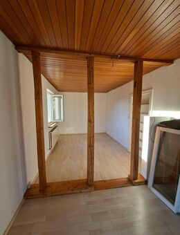 Bevorzugte Halbhöhenlage in Untertürkheim (Gehrenwald): * Schöne 2,5-Zi.-Whg.+ EBK + Balkon * - Stuttgart