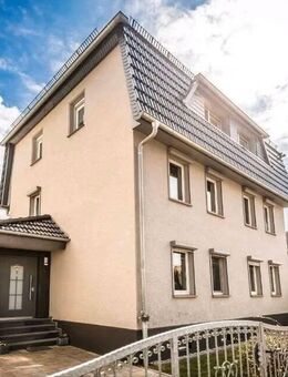 Den ganzen Tag Sonne- EFH + kleinem Nebengebäude, Pool und überdachtem Freisitz... - Borna
