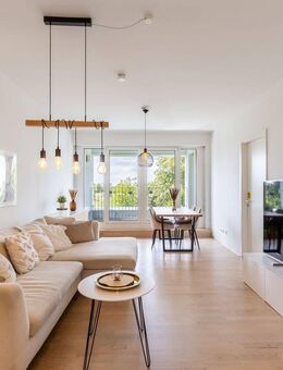 Moderne, ruhige 4-Zimmer-Wohnung mit West-Loggia, direkt an einer Grünanlage mit Park-Flair - München