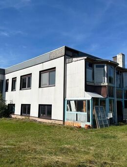 Loftcharme mit integrierten Garagen und Werkstatt - Geroldsgrün