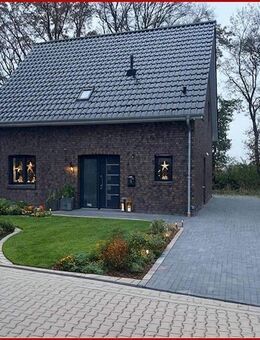 *Top ausgestattetes, neu gebautes Einfamilienhaus wartet auf Sie!* - Surwold