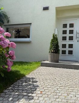 Modernes Zuhause mit großer Terrasse, English Version available - Stuttgart