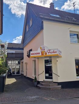 Im Herzen von Much: Wohn-/Geschäftshaus mit Gewerbeeinheit und zwei Wohnungen - Much