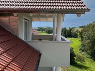 Sonnige 3-Zimmerdachgeschosswohnung mit super Aussicht, Balkon u. zwei Stellplätzen - Bogen