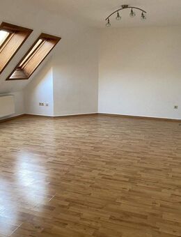 großzügige 4-Zimmer-Dachgeschoss-Masionette mit Dachterrasse - Lehnstedt