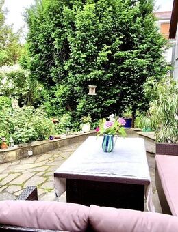 Ein Traum von einem Rosengarten mit charmantem Haus - Berlin