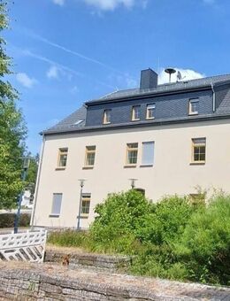 Wunderschöne große 2 Raumdachgeschoßwohnung mit Balkon und Fahrstuhl - Großröhrsdorf