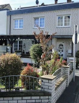 2 Häuser zum Preis von einem! Perfektes Wohnen mit Garten, Terrasse und Garage, zzgl. Kapitalanlage - Köln