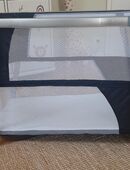 Babybett, Reisebett mit Wiegefunktion und Matratze in 83355