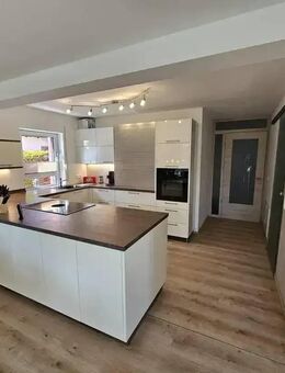 Exklusives Wohnen mit Wintergarten, Terrasse und großem Garten - 210?m² Wohnfläche - Burgthann