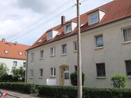 Böhlen - kleine helle Dachgeschoßwohnung in ruhiger grüner Siedlungslage mit Einbauküche - Böhlen (Sachsen)