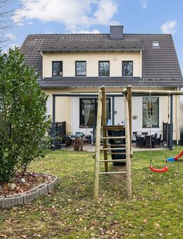 Freistehendes Einfamilienhaus mit 8 Zimmern, Garten und Garagen in Dortmund-Kirchlinde - Dortmund