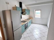 ==3- Zimmer-Dachgeschosswohnung mit Balkon und Blick über Gera== - Gera