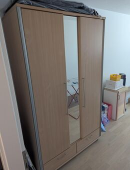 Kleiderschrank 3-türig, Farbe: Buche - München