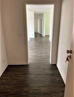 Wohnen in Stadtfeld, große helle 3-Raum-Wohnung mit Abstellraum & Einbauküche . - Magdeburg