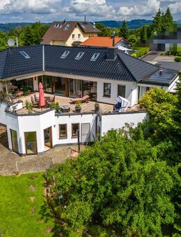 Overath-Linde: Großzügiges Einfamilienhaus auf traumhaftem Grundstück mit Weitblick - Overath